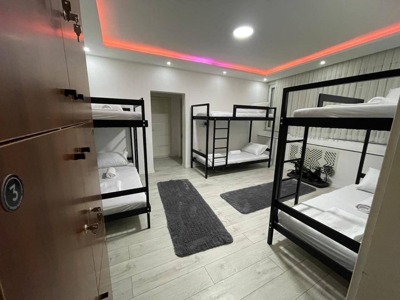 Shesh Hostel Pristina Extérieur photo