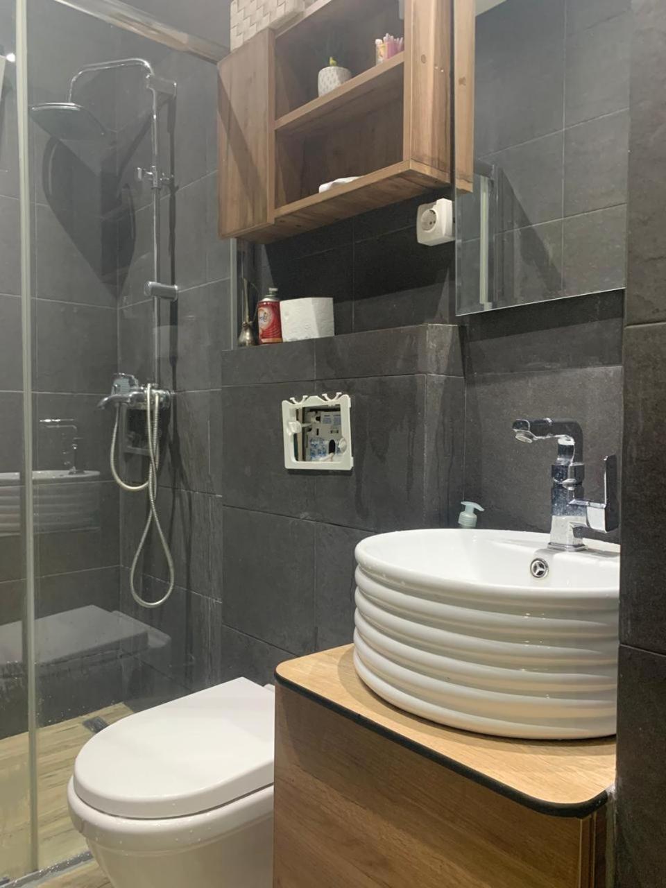 Shesh Hostel Pristina Extérieur photo