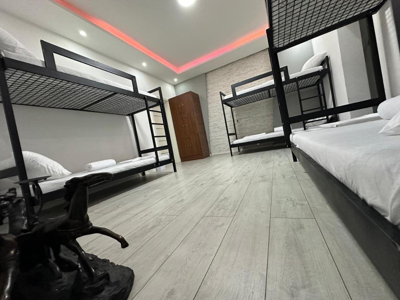 Shesh Hostel Pristina Extérieur photo