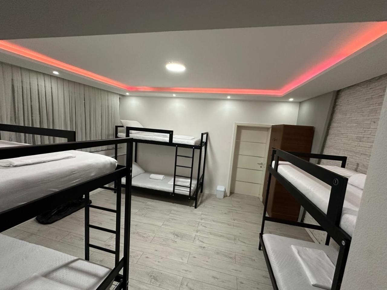 Shesh Hostel Pristina Extérieur photo