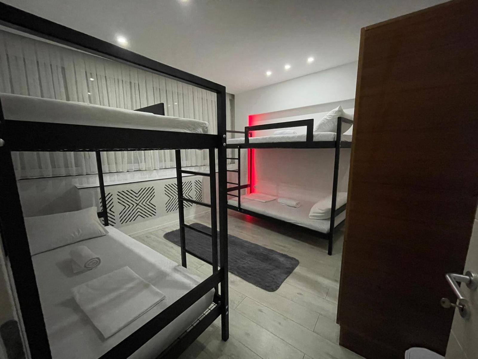Shesh Hostel Pristina Extérieur photo